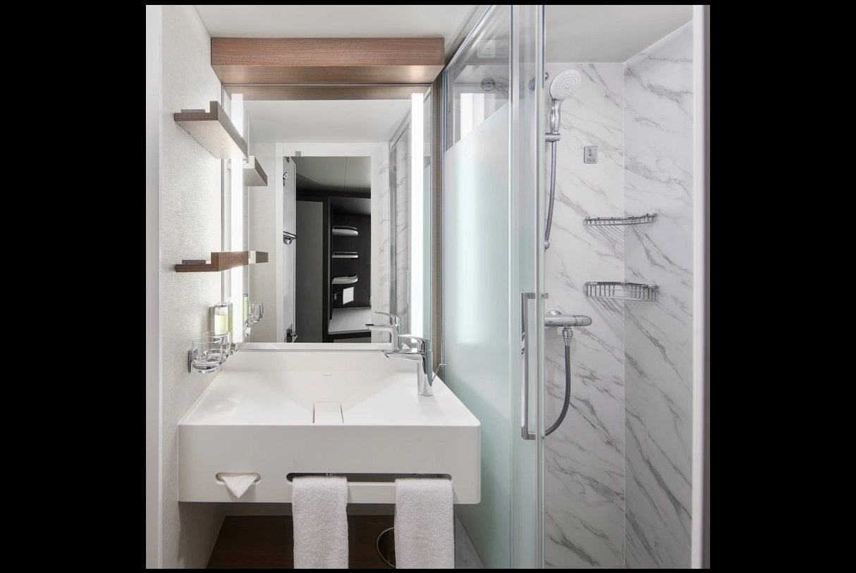 ctte26-balcony-bathroom - Cruise to the Edge